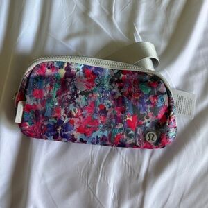 🆕💐 Lululemon Everywhere Belt Bag - Flower Glide Multi Vapor